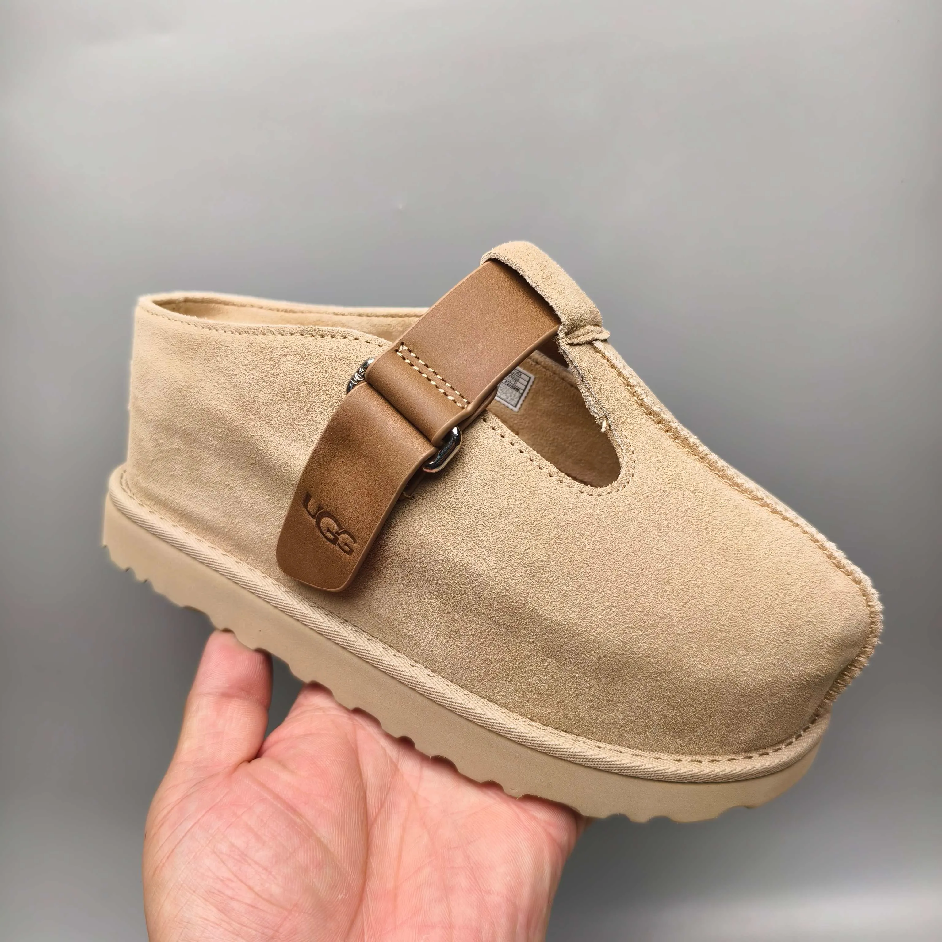 💰500 UGG sheepskin all-in-one snow boots 7550 spring and summer thick-soled casual style color: maroon sand black leather code number: 35-41?